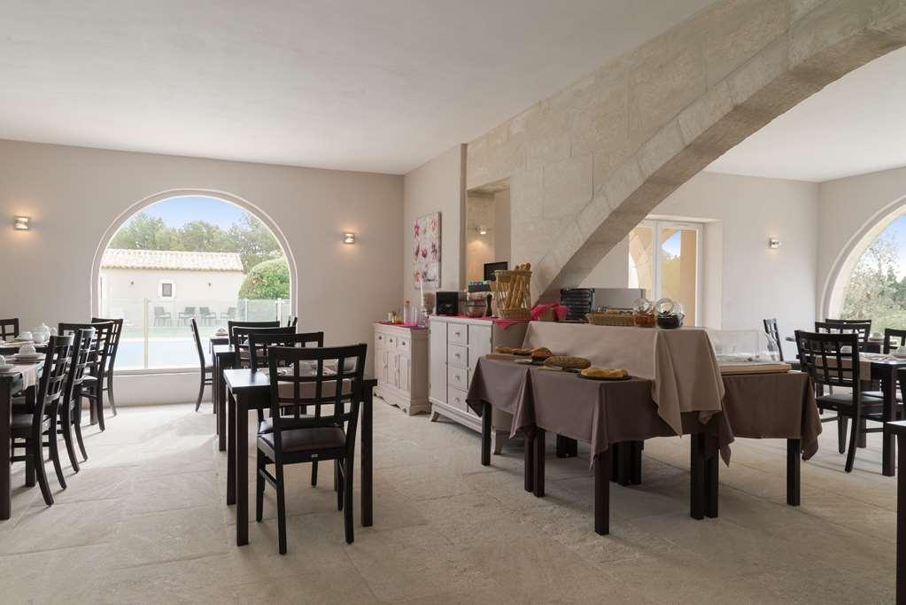 Val Baussenc, The Originals Relais Hotel Maussane les Alpilles Felszereltség fotó